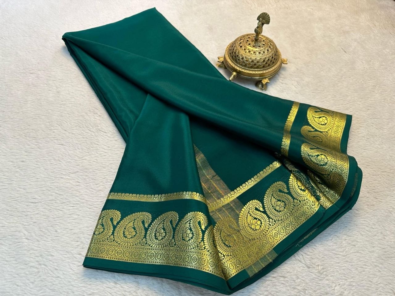 Semi Mysore Crepe Silk Mango Border Saree with Chit Pallu