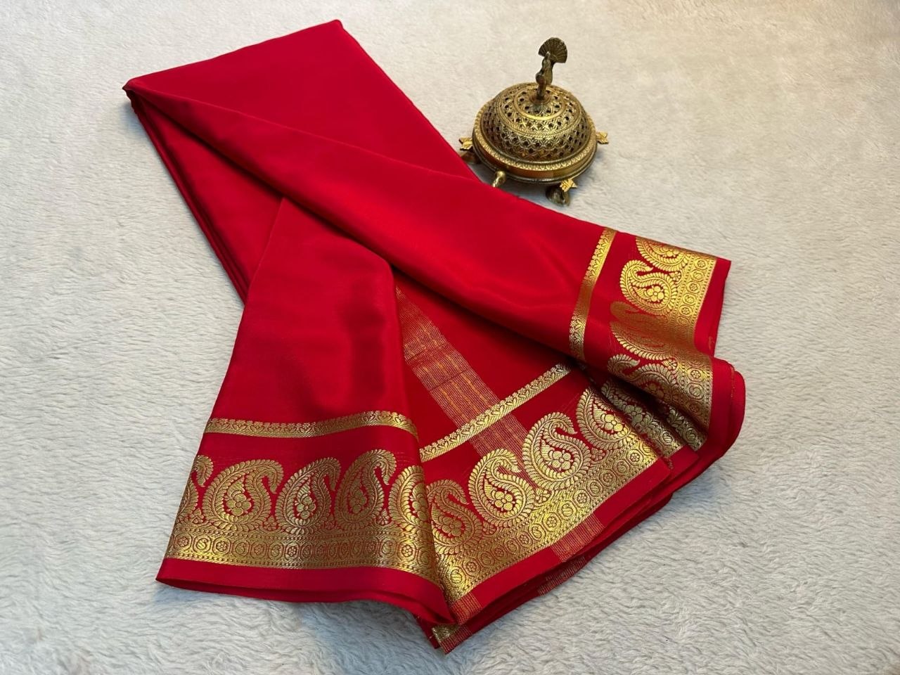 Semi Mysore Crepe Silk Mango Border Saree with Chit Pallu