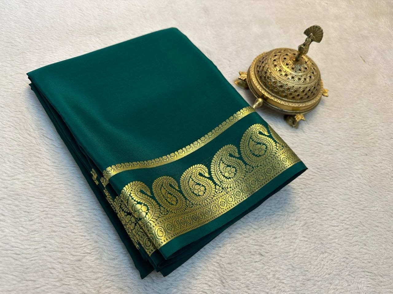 Semi Mysore Crepe Silk Mango Border Saree with Chit Pallu