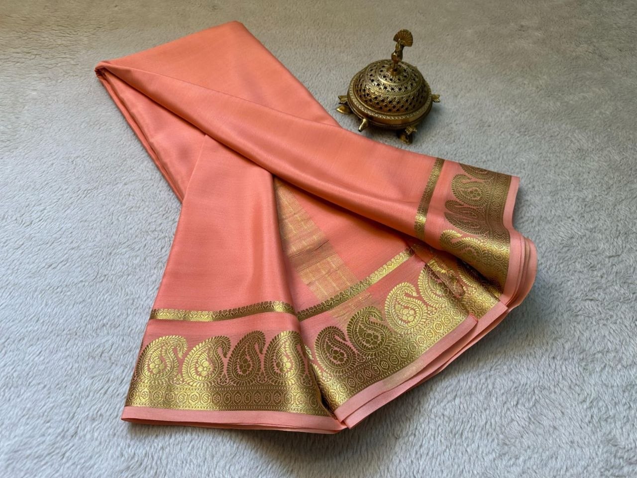 Semi Mysore Crepe Silk Mango Border Saree with Chit Pallu