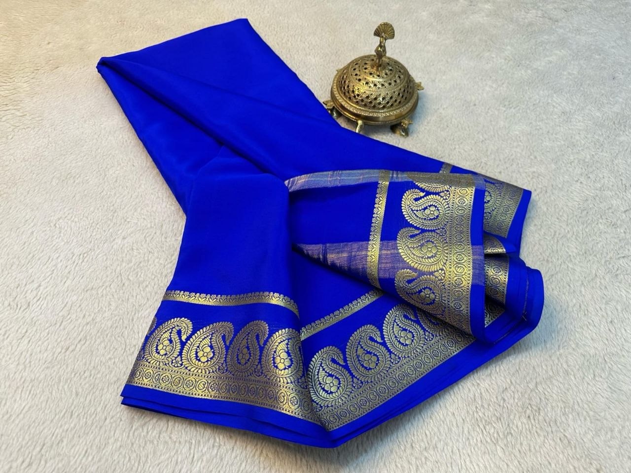 Semi Mysore Crepe Silk Mango Border Saree with Chit Pallu