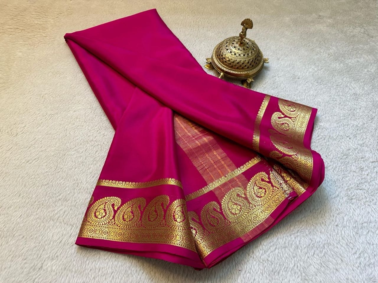Semi Mysore Crepe Silk Mango Border Saree with Chit Pallu