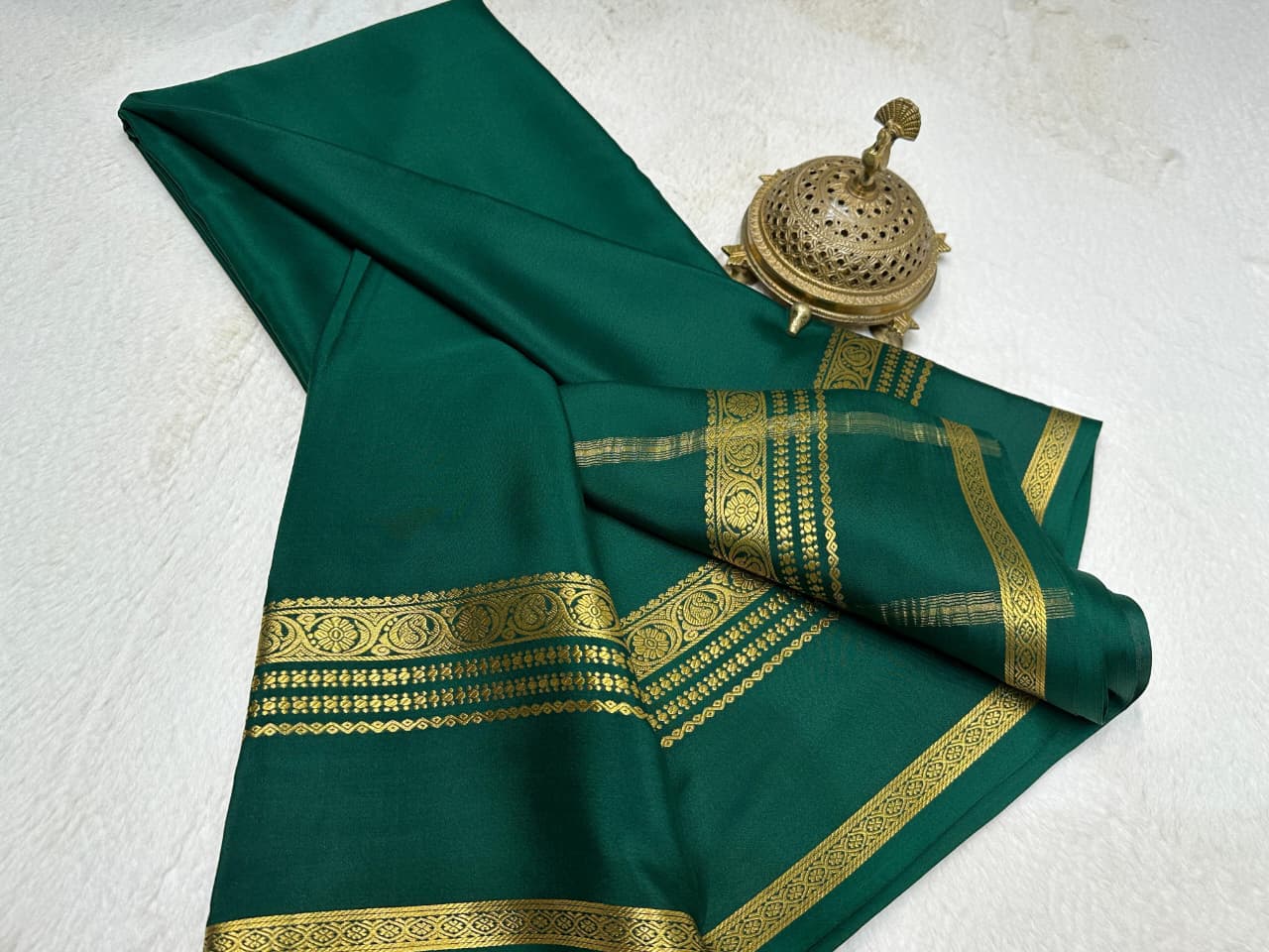 Semi Mysore Crepe Silk Mango Fancy Border Saree with Chit Pallu