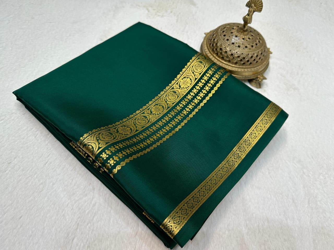 Semi Mysore Crepe Silk Mango Fancy Border Saree with Chit Pallu