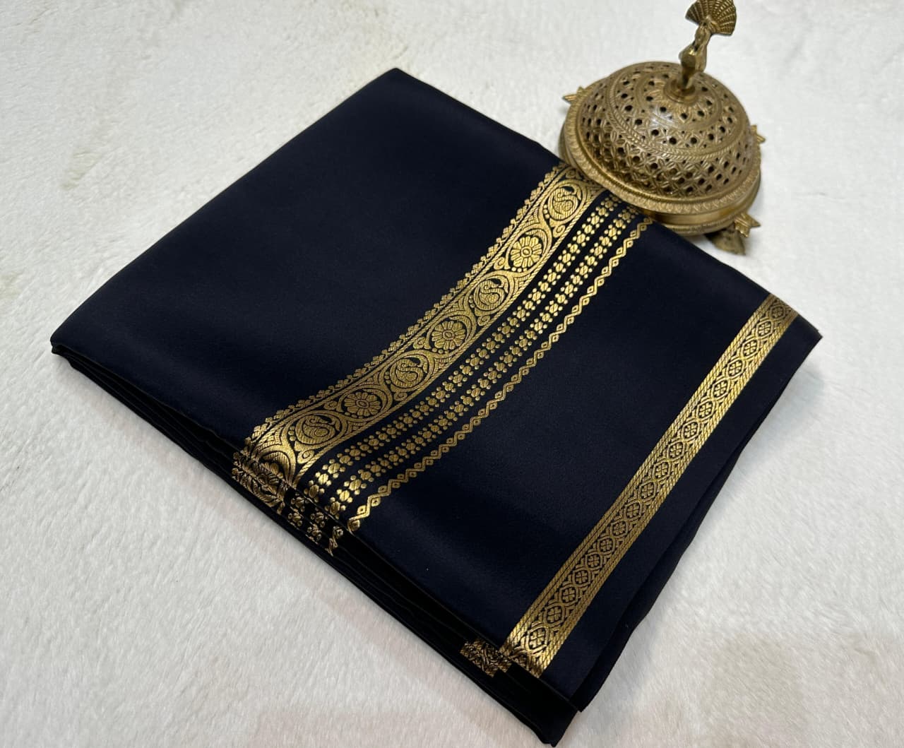 Semi Mysore Crepe Silk Mango Fancy Border Saree with Chit Pallu