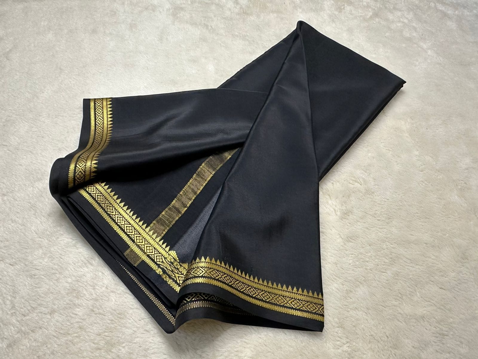 Semi Mysore Crepe Silk Fancy Tower Border Saree with Chit Pallu