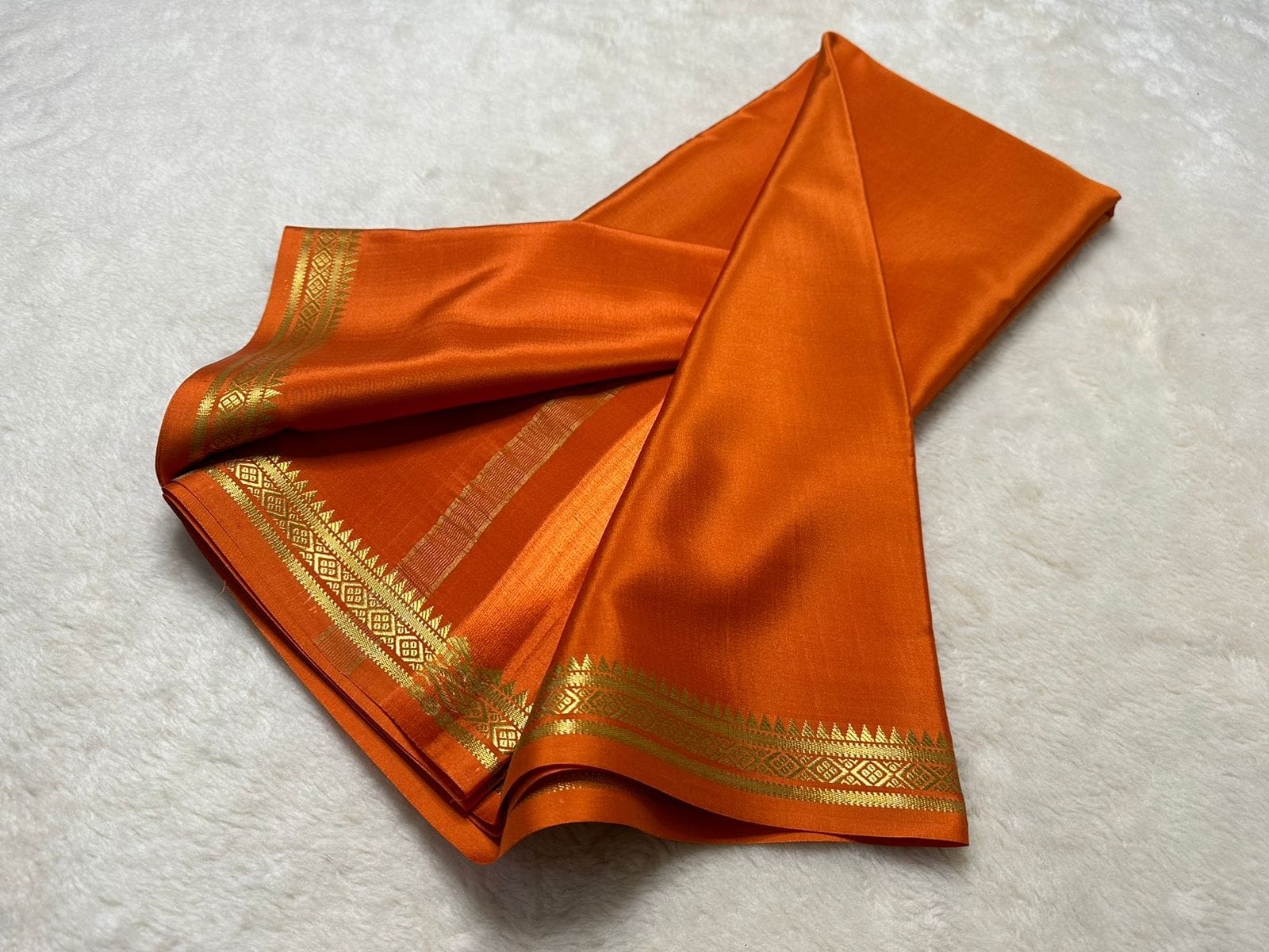 Semi Mysore Crepe Silk Fancy Tower Border Saree with Chit Pallu