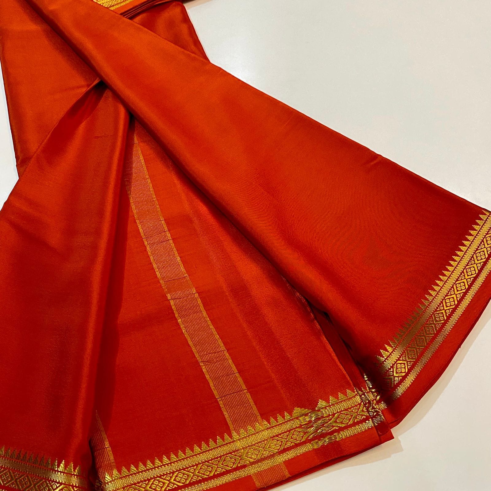Semi Mysore Crepe Silk Fancy Tower Border Saree with Chit Pallu