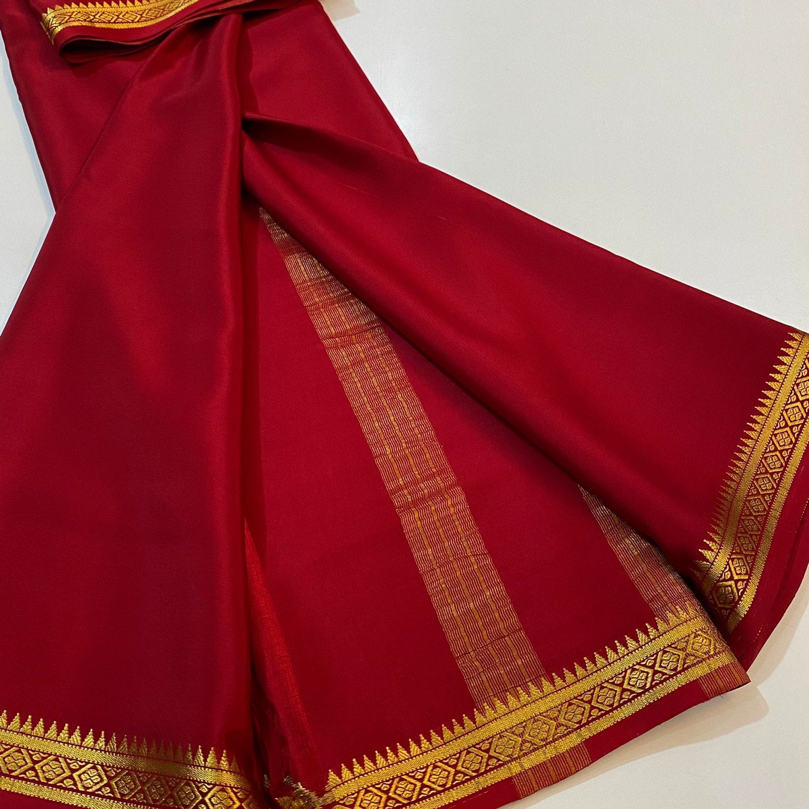Semi Mysore Crepe Silk Fancy Tower Border Saree with Chit Pallu
