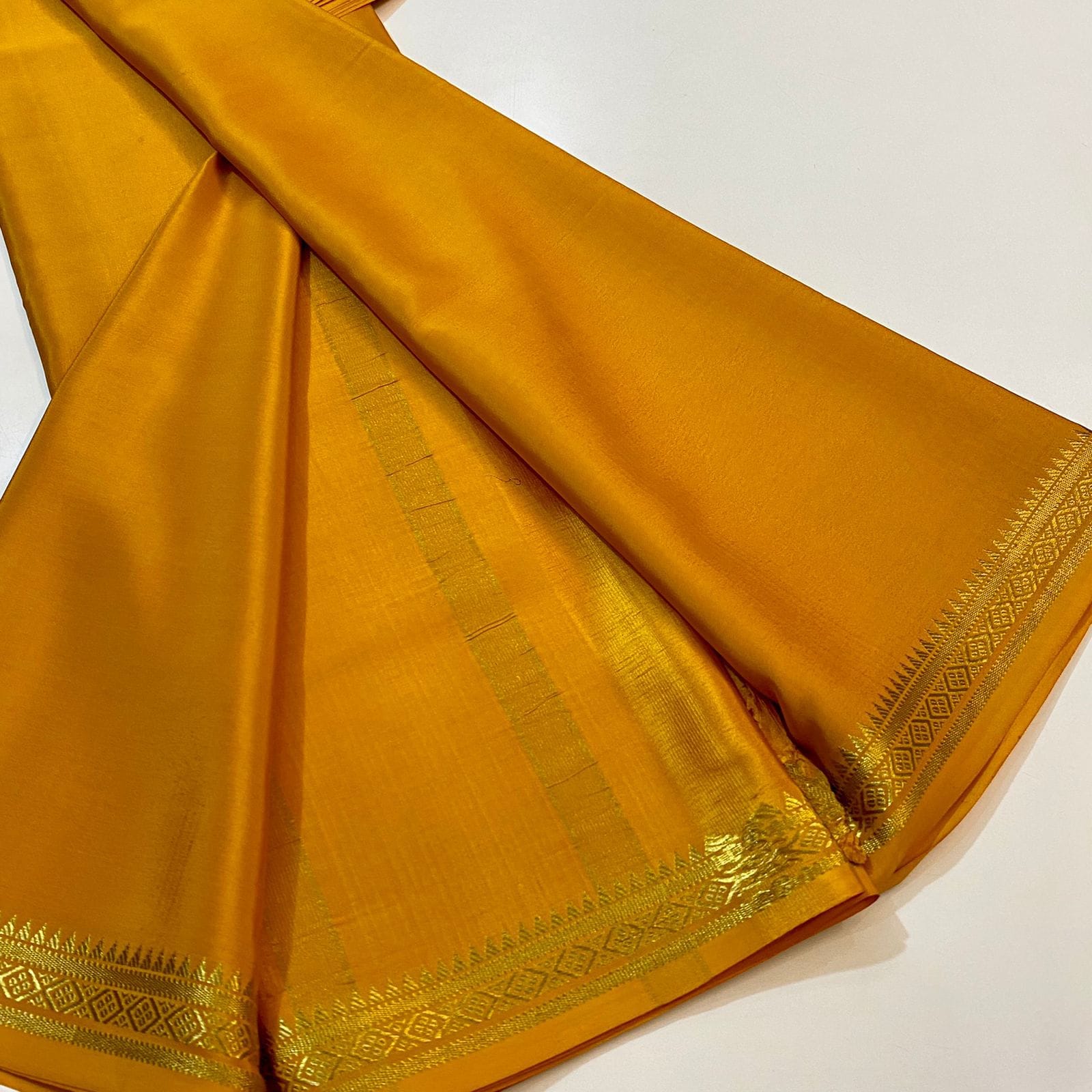 Semi Mysore Crepe Silk Fancy Tower Border Saree with Chit Pallu