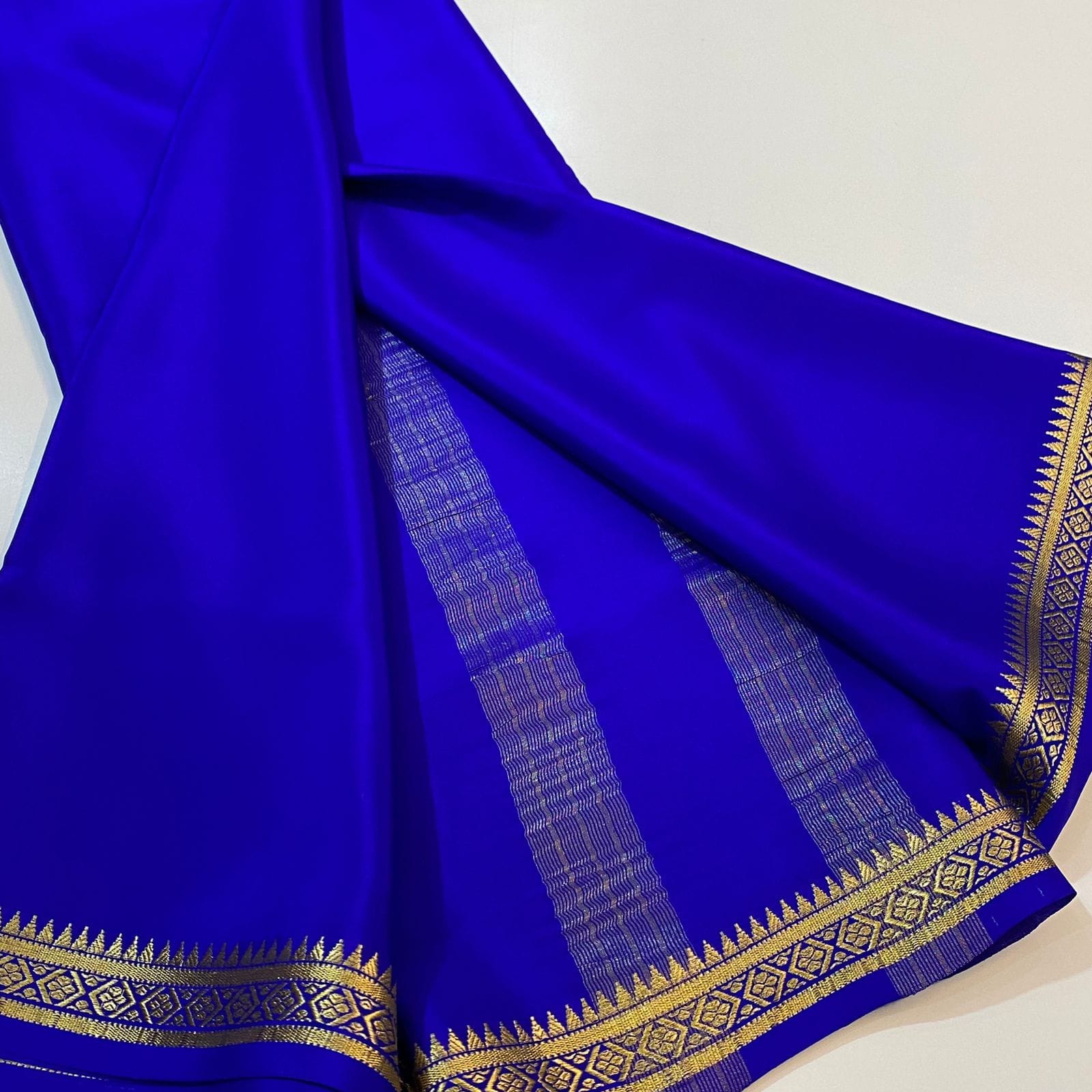 Semi Mysore Crepe Silk Fancy Tower Border Saree with Chit Pallu
