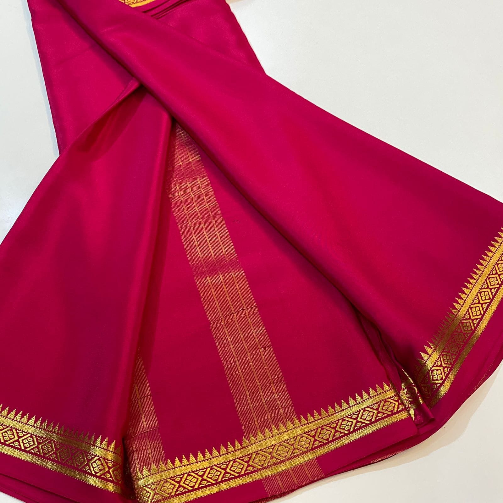 Semi Mysore Crepe Silk Fancy Tower Border Saree with Chit Pallu