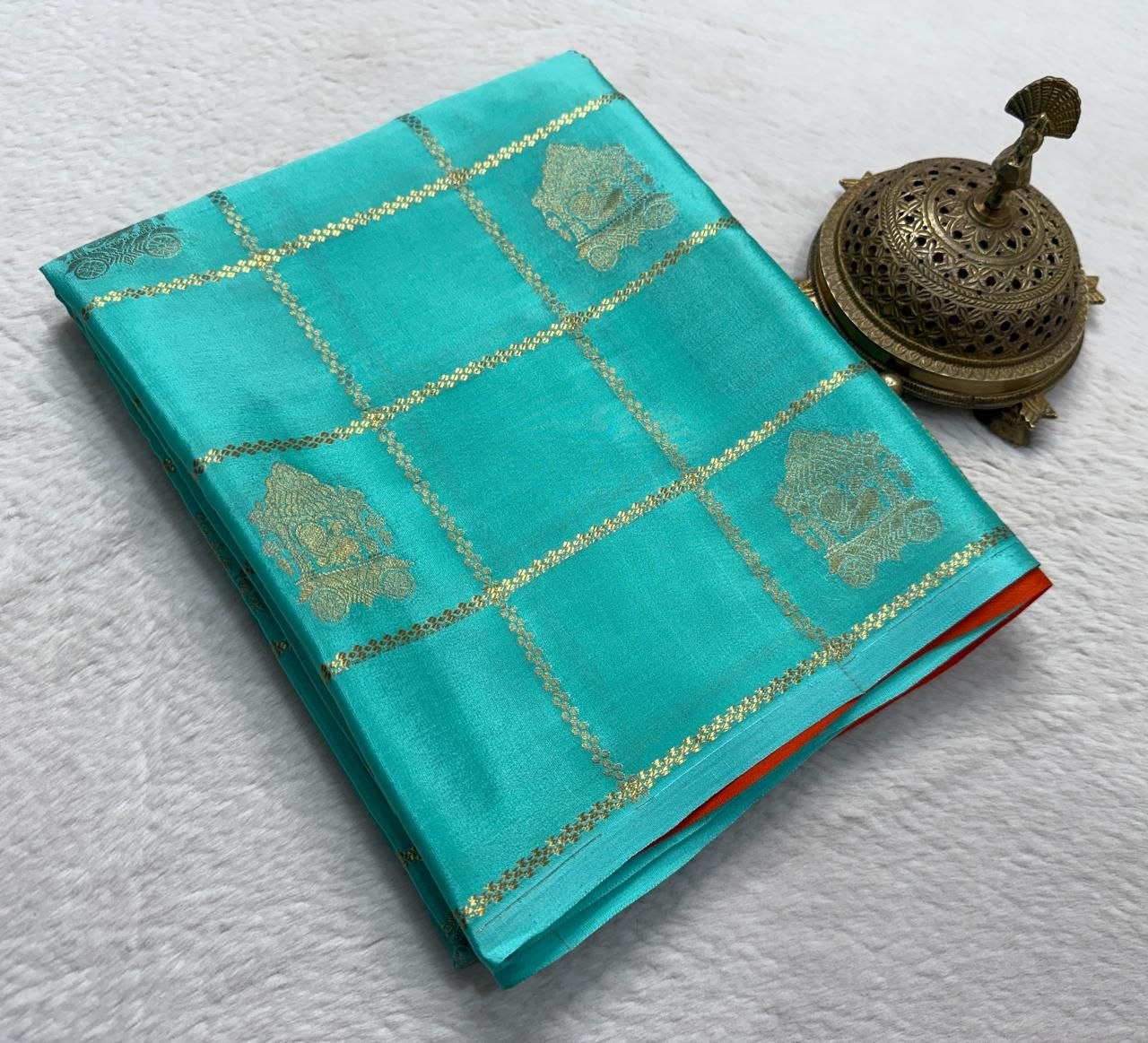 Semi Crepe Silk Saree with Chariot & Peacock Motif Body & Rich Pallu
