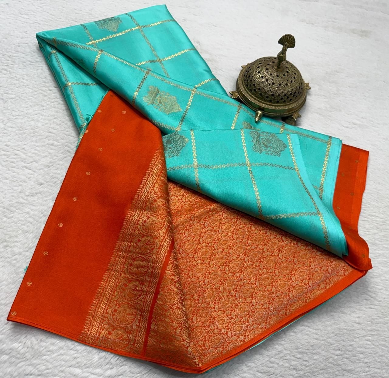 Semi Crepe Silk Saree with Chariot & Peacock Motif Body & Rich Pallu