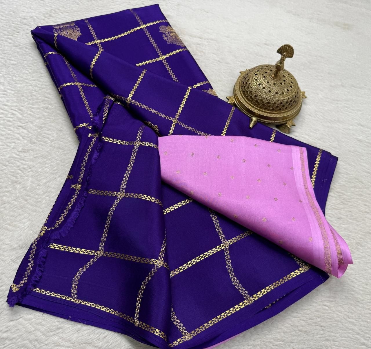 Semi Crepe Silk Saree with Chariot & Peacock Motif Body & Rich Pallu