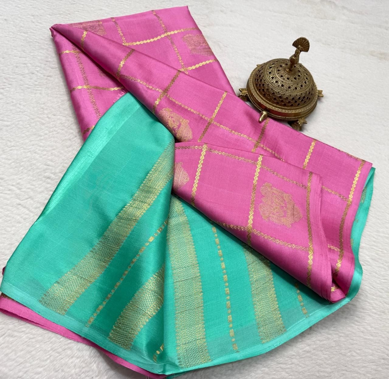 Semi Crepe Silk Saree with Chariot & Peacock Motif Body & Rich Pallu