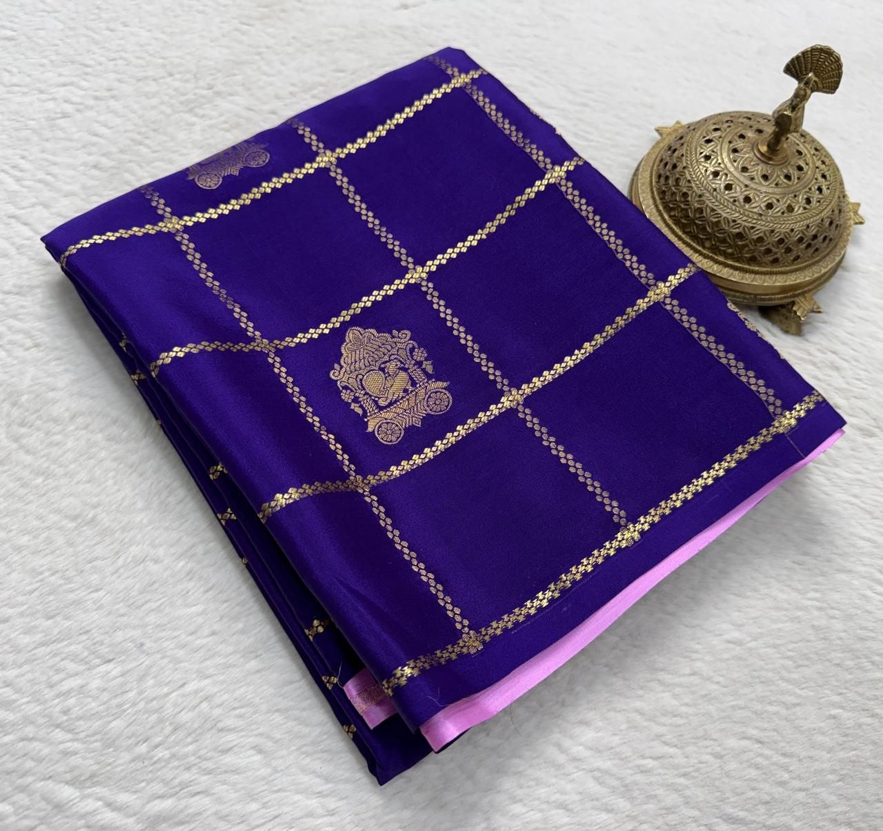Semi Crepe Silk Saree with Chariot & Peacock Motif Body & Rich Pallu