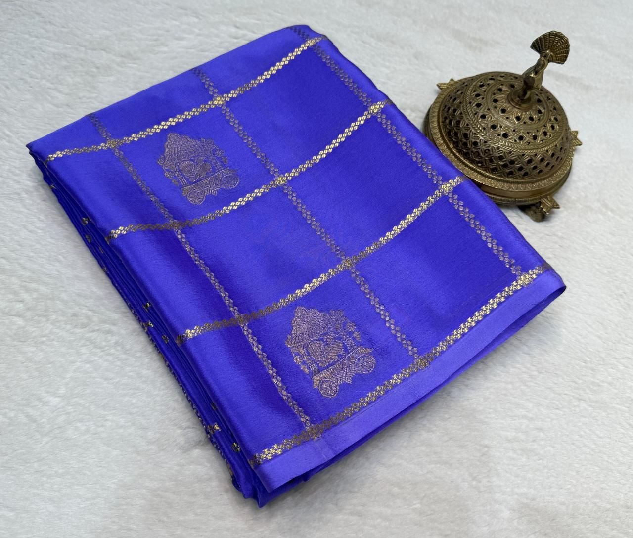 Semi Crepe Silk Saree with Chariot & Peacock Motif Body & Rich Pallu