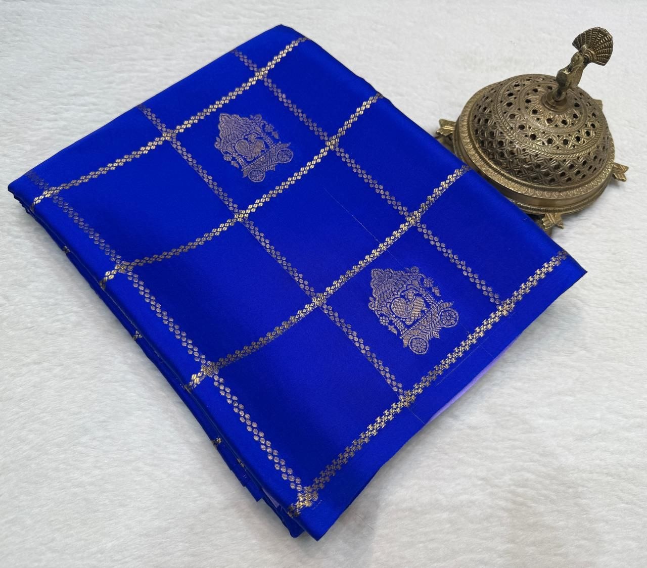Semi Crepe Silk Saree with Chariot & Peacock Motif Body & Rich Pallu