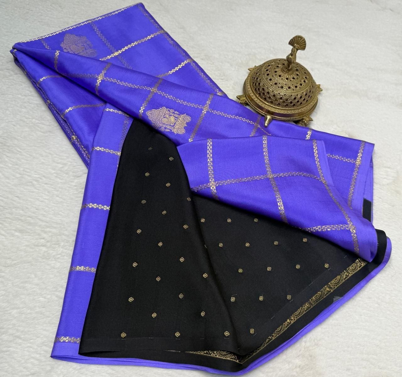 Semi Crepe Silk Saree with Chariot & Peacock Motif Body & Rich Pallu