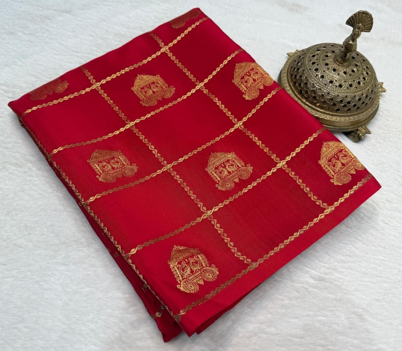 Semi Crepe Silk Saree with Chariot & Peacock Motif Body & Rich Pallu