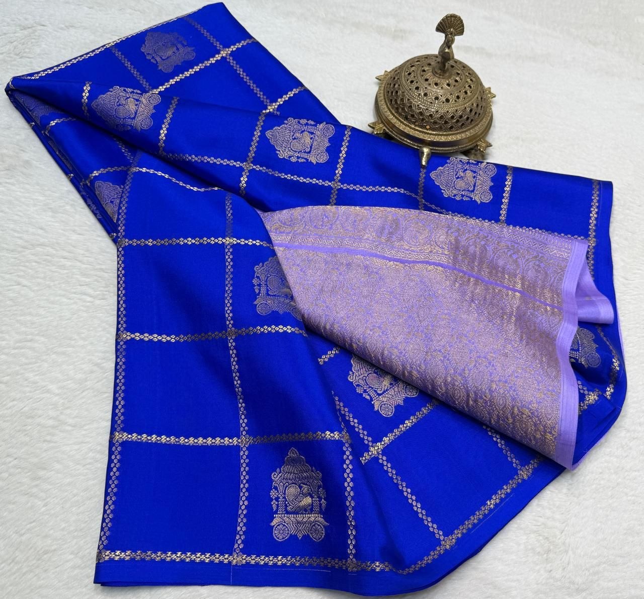Semi Crepe Silk Saree with Chariot & Peacock Motif Body & Rich Pallu