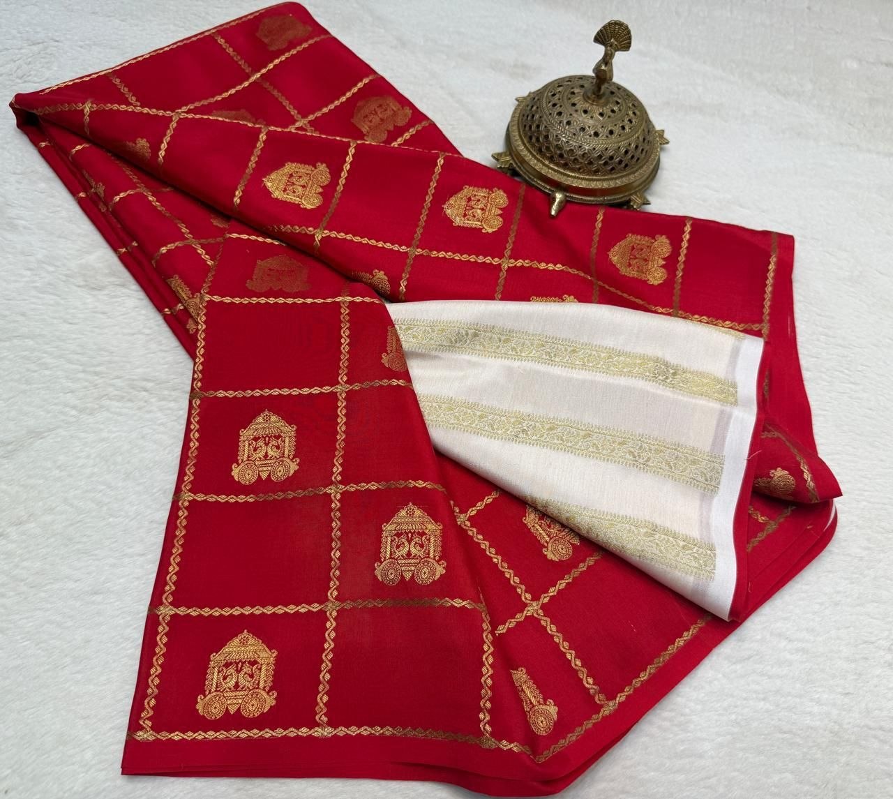 Semi Crepe Silk Saree with Chariot & Peacock Motif Body & Rich Pallu