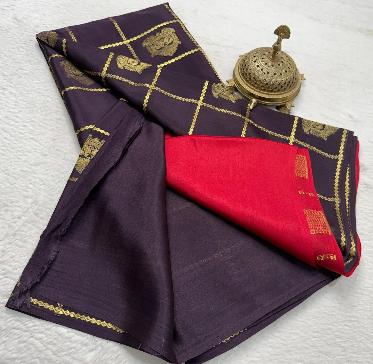 Semi Crepe Silk Saree with Chariot & Peacock Motif Body & Rich Pallu