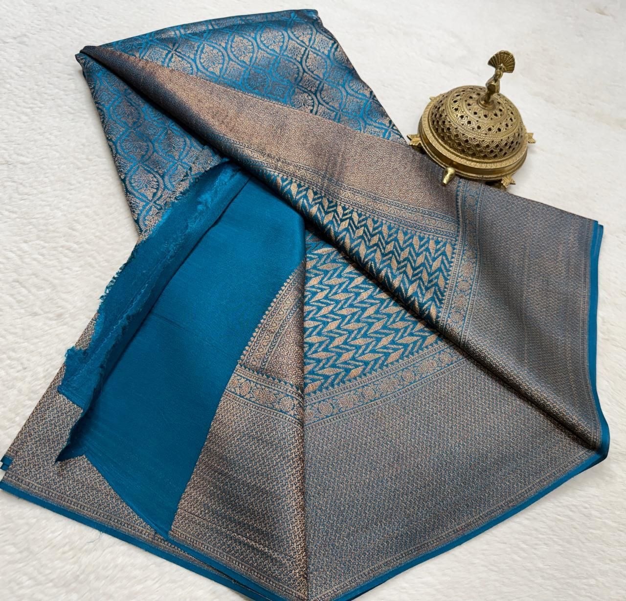 Semi Crepe Silk Saree with Flower Motifs & Rich Tissue Border