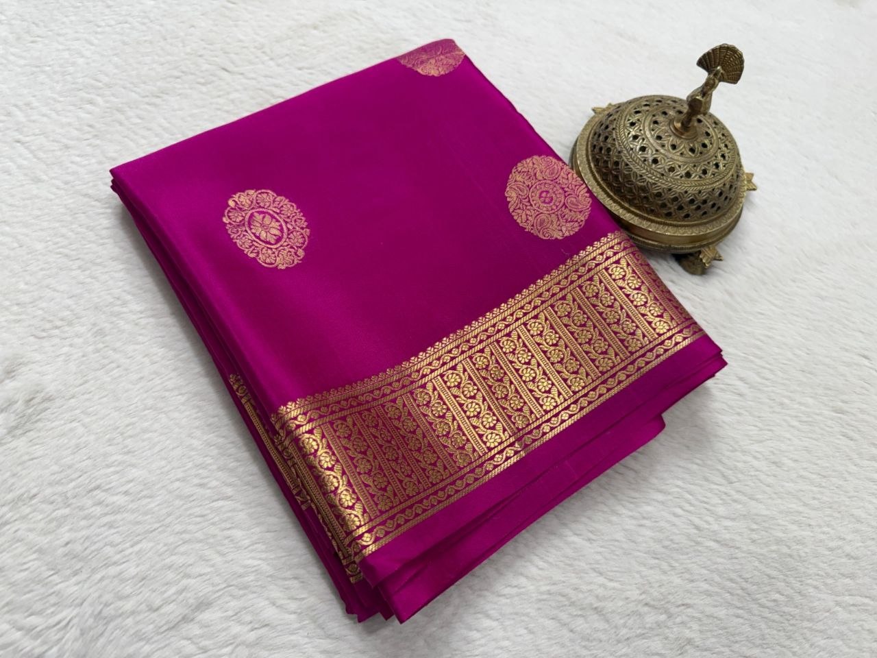 Semi Crepe Silk Saree with Flower Motifs & Rich Tissue Border