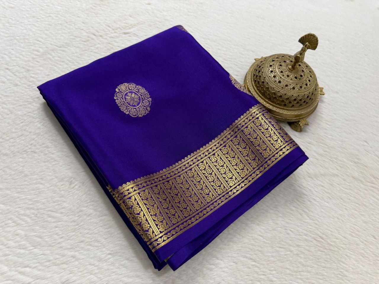 Semi Crepe Silk Saree with Flower Motifs & Rich Tissue Border