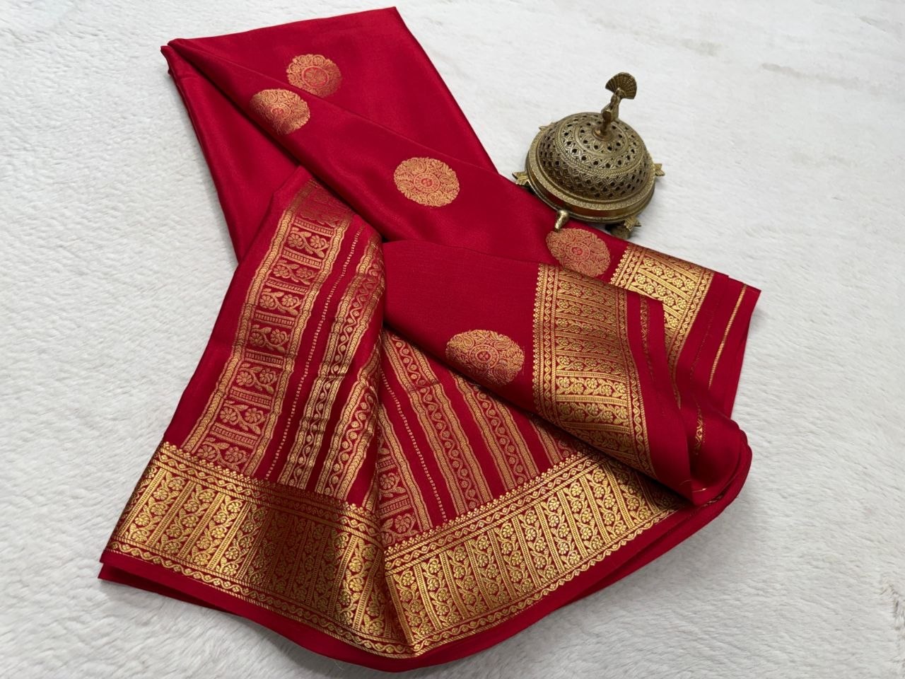 Semi Crepe Silk Saree with Flower Motifs & Rich Tissue Border