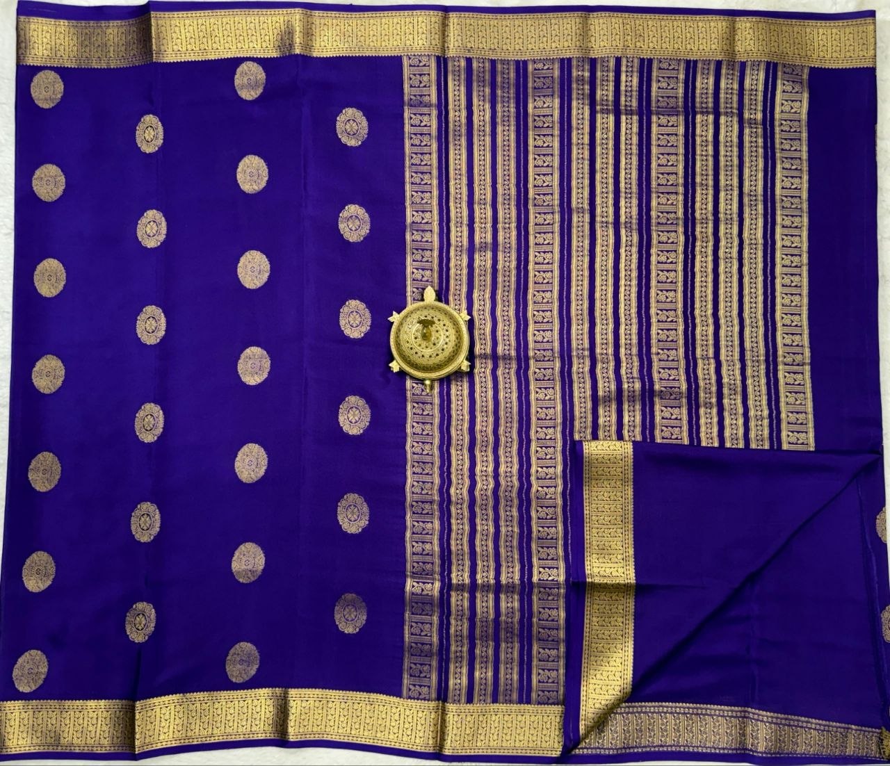 Semi Crepe Silk Saree with Flower Motifs & Rich Tissue Border