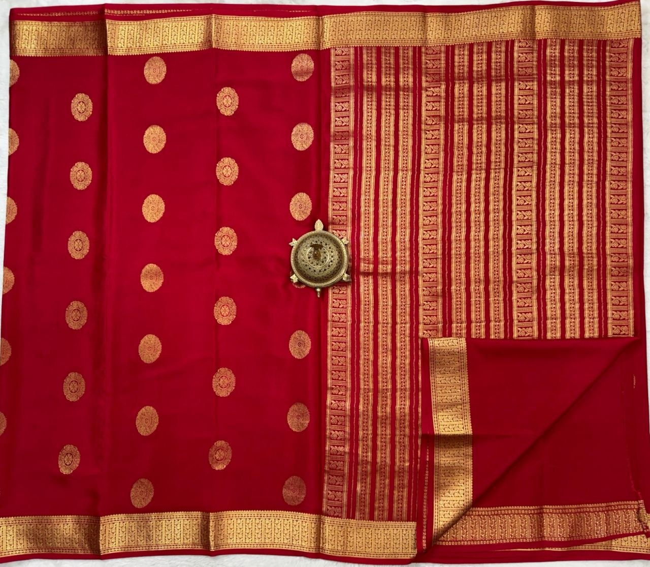 Semi Crepe Silk Saree with Flower Motifs & Rich Tissue Border