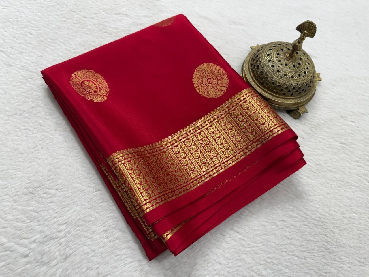 Semi Crepe Silk Saree with Flower Motifs & Rich Tissue Border