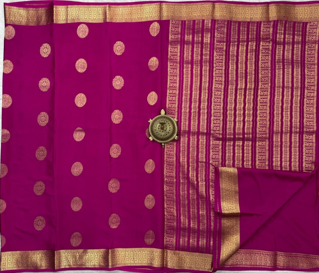Semi Crepe Silk Saree with Flower Motifs & Rich Tissue Border