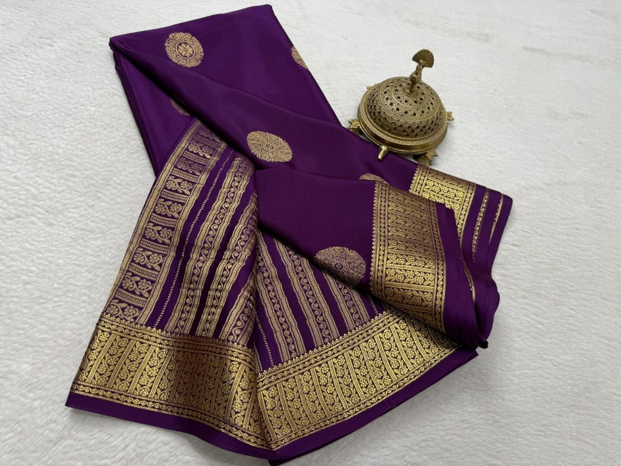 Semi Crepe Silk Saree with Flower Motifs & Rich Tissue Border