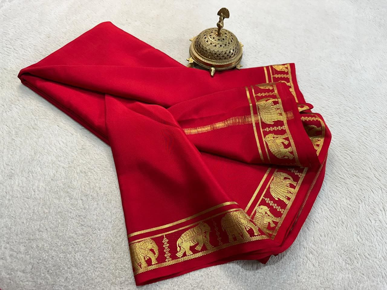 Semi Mysore Crepe Silk Fancy Elephant Border Saree with Chit Pallu