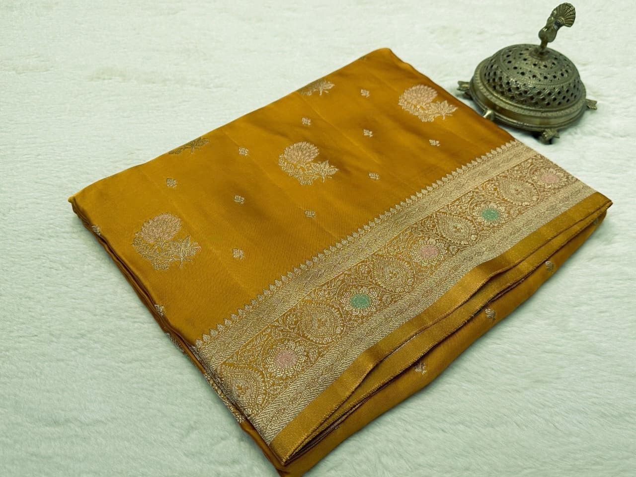 Banarasi Crepe Silk Handloom Saree with Fancy Flower Design, Rich Pallu & Designer Blouse