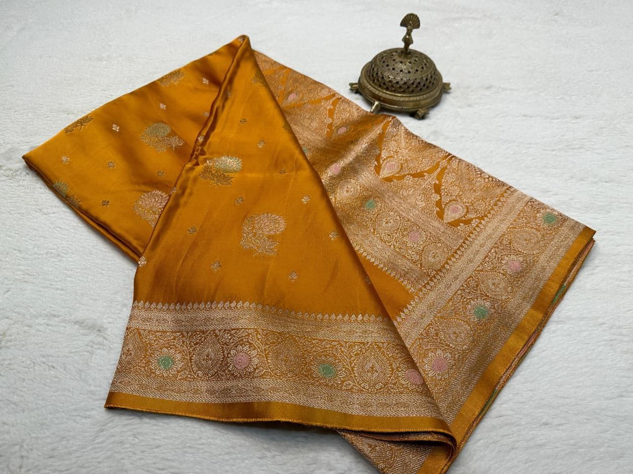Banarasi Crepe Silk Handloom Saree with Fancy Flower Design, Rich Pallu & Designer Blouse