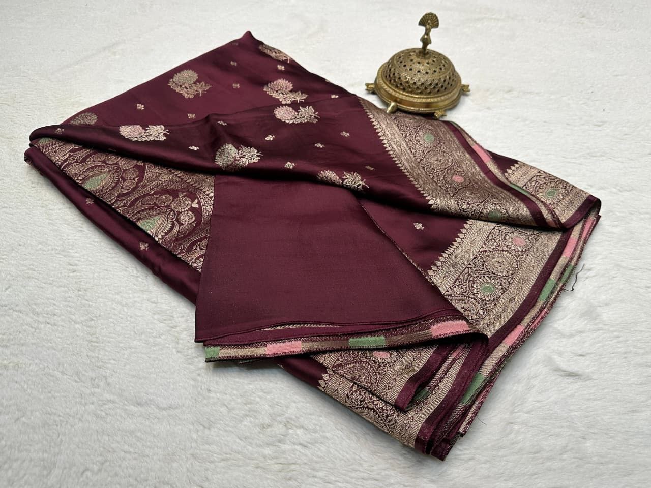 Banarasi Crepe Silk Handloom Saree with Fancy Flower Design, Rich Pallu & Designer Blouse