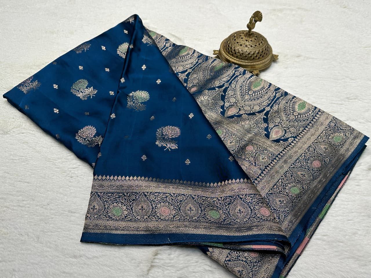 Banarasi Crepe Silk Handloom Saree with Fancy Flower Design, Rich Pallu & Designer Blouse