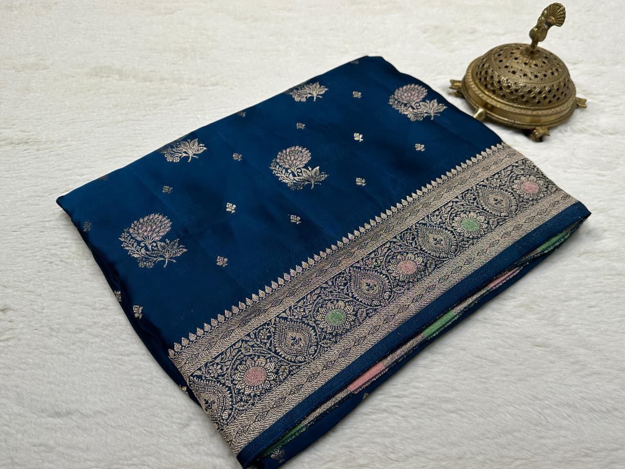 Banarasi Crepe Silk Handloom Saree with Fancy Flower Design, Rich Pallu & Designer Blouse