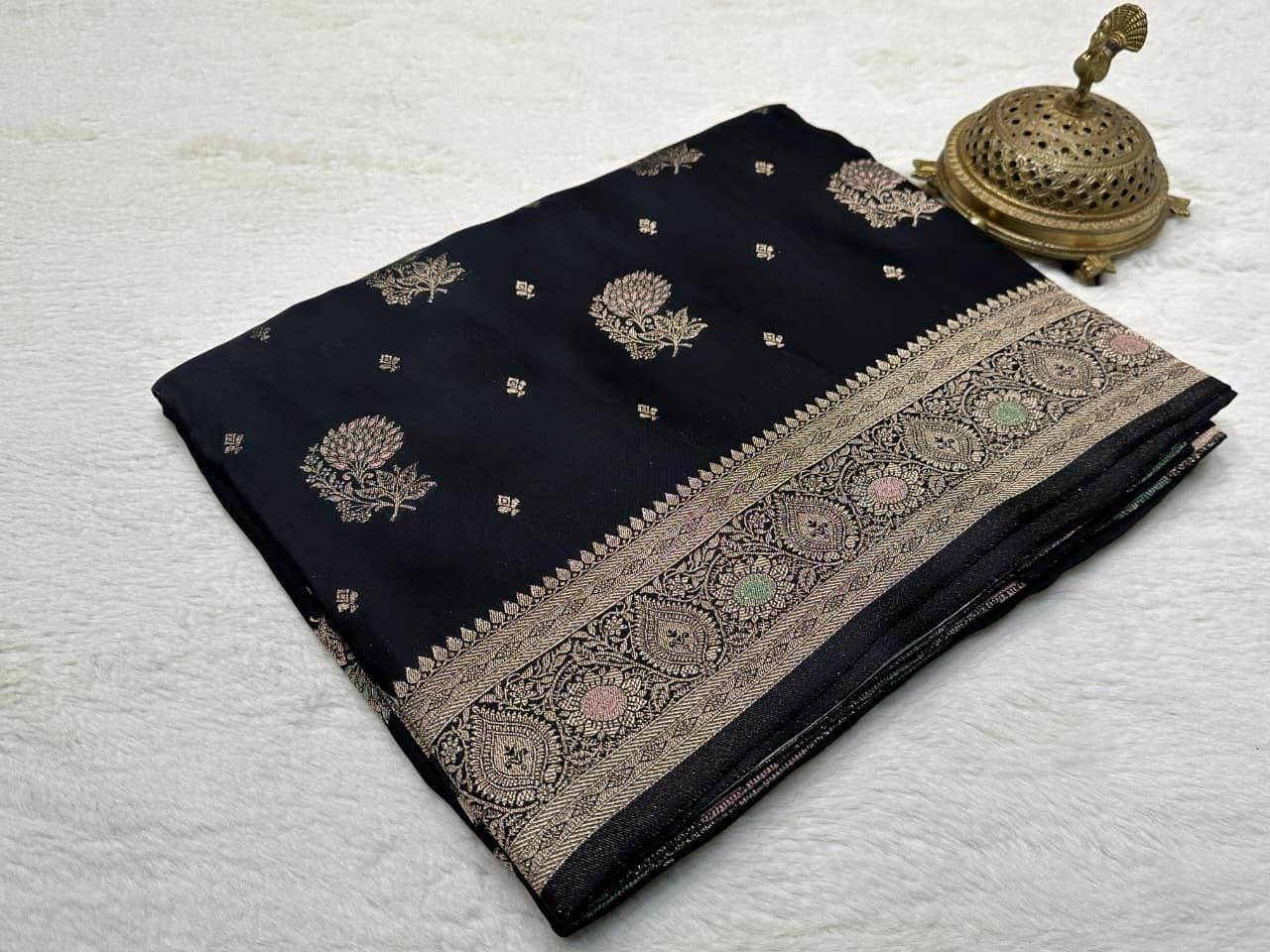 Banarasi Crepe Silk Handloom Saree with Fancy Flower Design, Rich Pallu & Designer Blouse