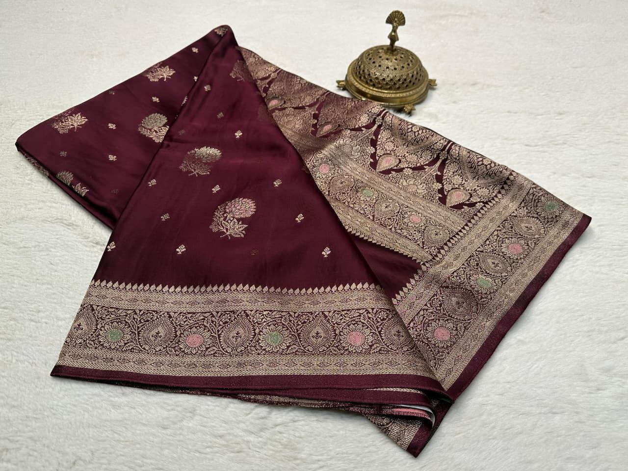 Banarasi Crepe Silk Handloom Saree with Fancy Flower Design, Rich Pallu & Designer Blouse