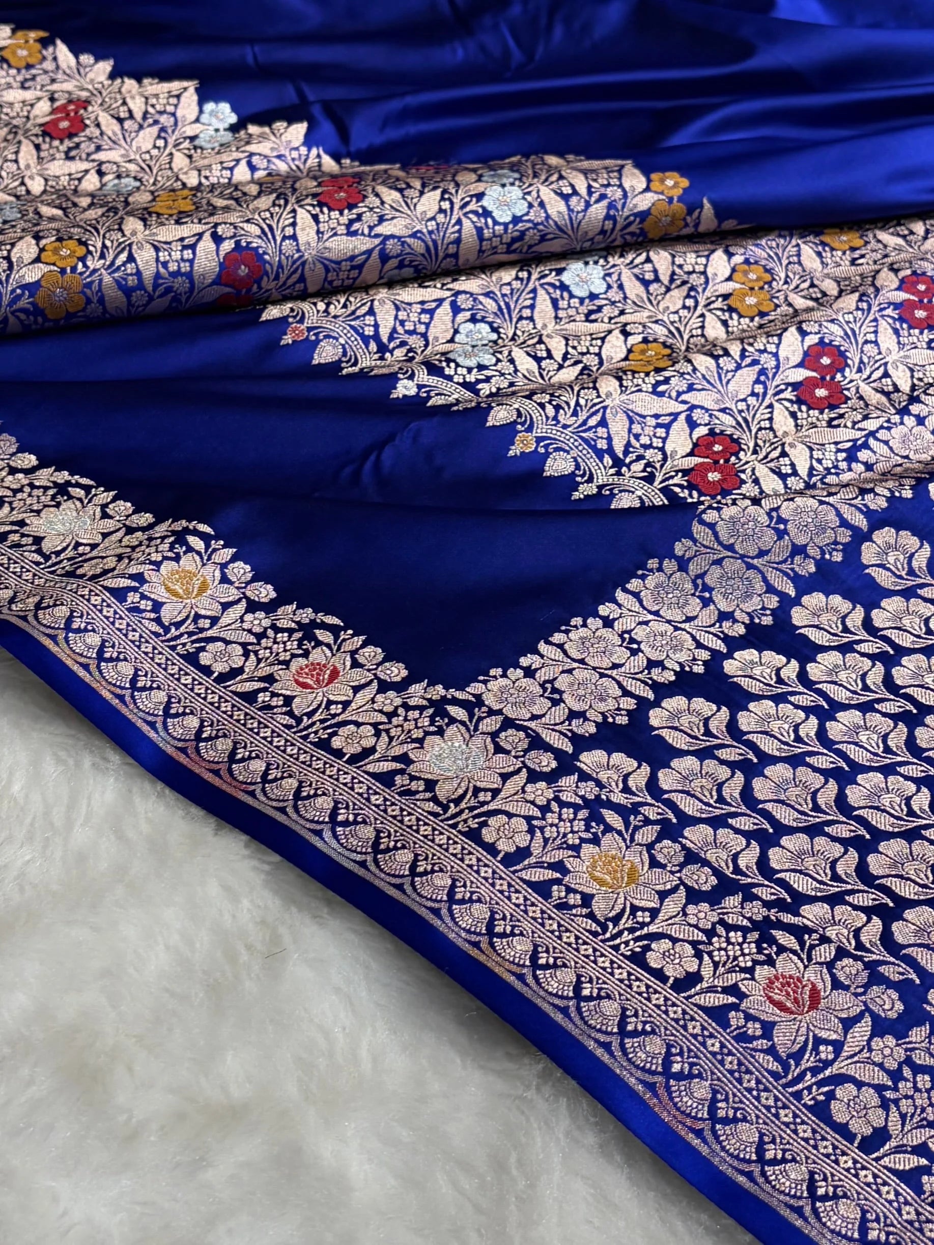Banarasi Mashru Silk Saree Featuring Rupa Sona Weave & Scalloped Border