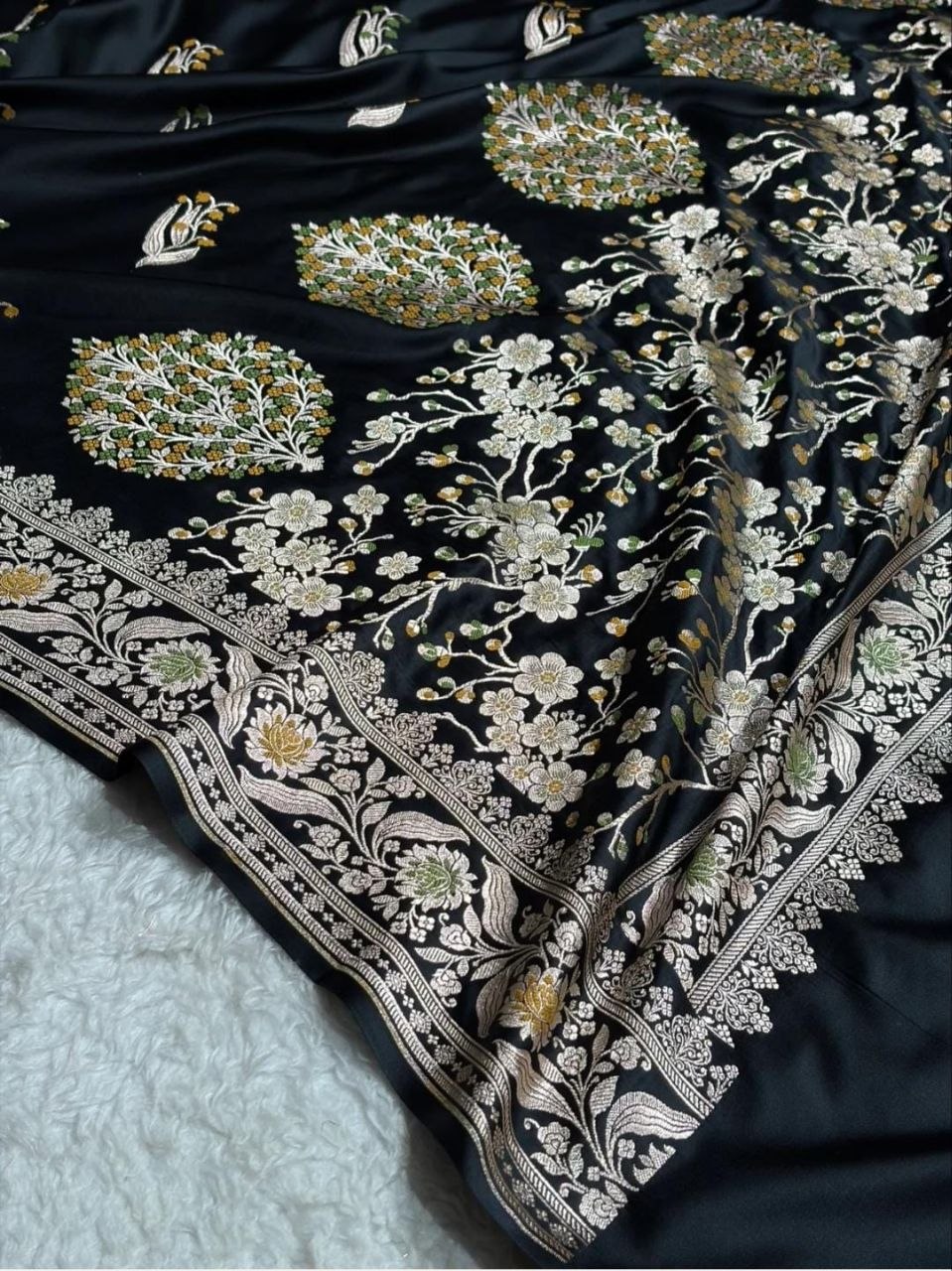 Timeless Mashru Satin Silk Banarasi Saree with Traditional Scalloped Border