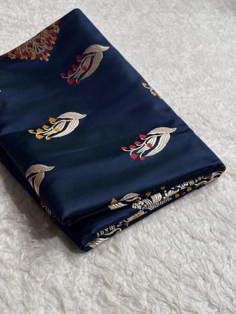 Timeless Mashru Satin Silk Banarasi Saree with Traditional Scalloped Border