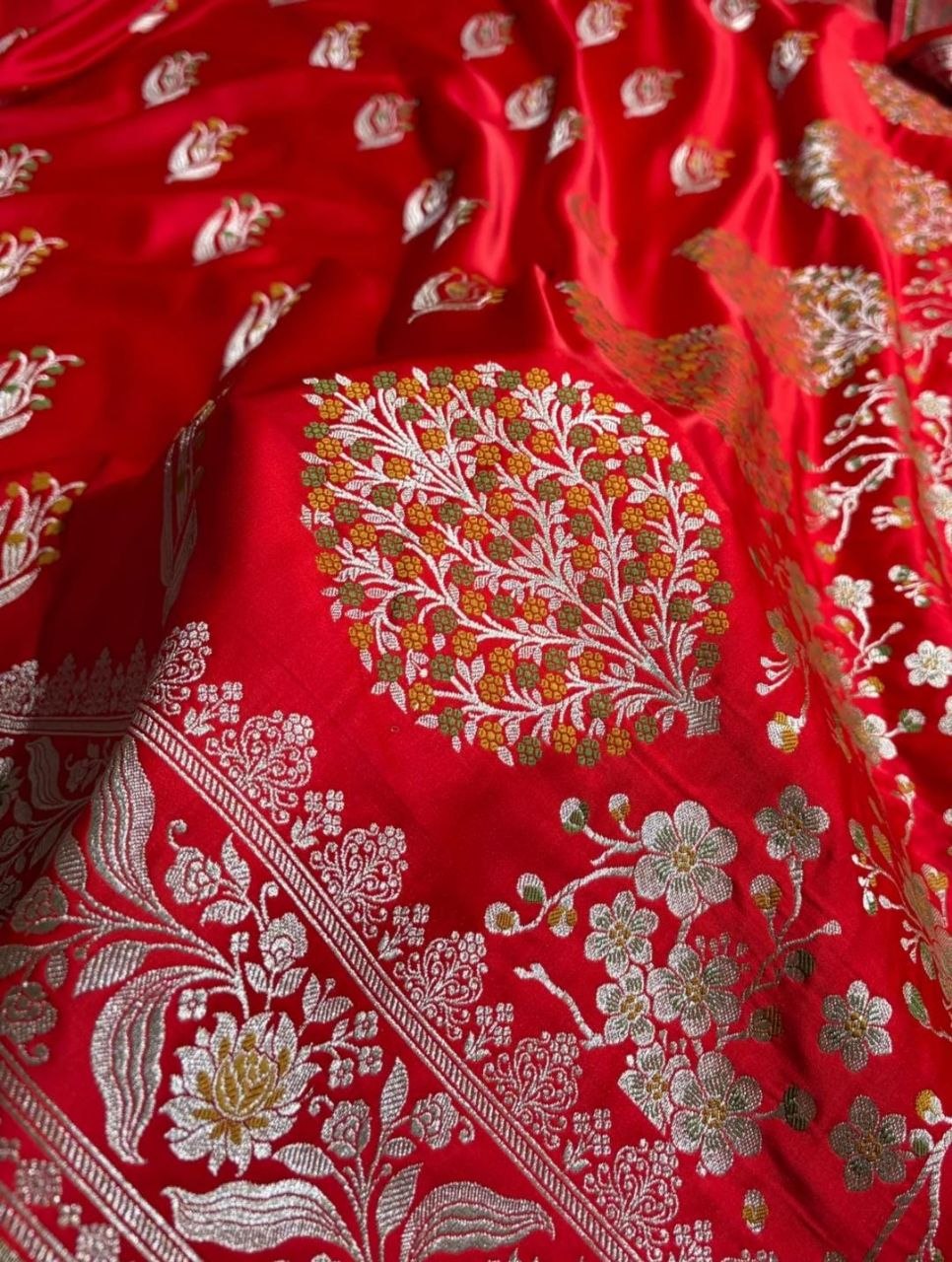 Timeless Mashru Satin Silk Banarasi Saree with Traditional Scalloped Border