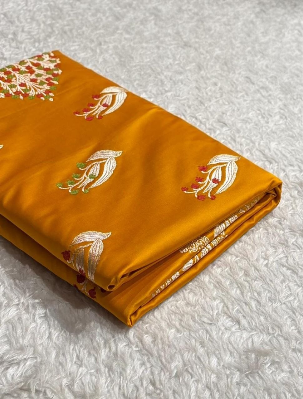 Timeless Mashru Satin Silk Banarasi Saree with Traditional Scalloped Border